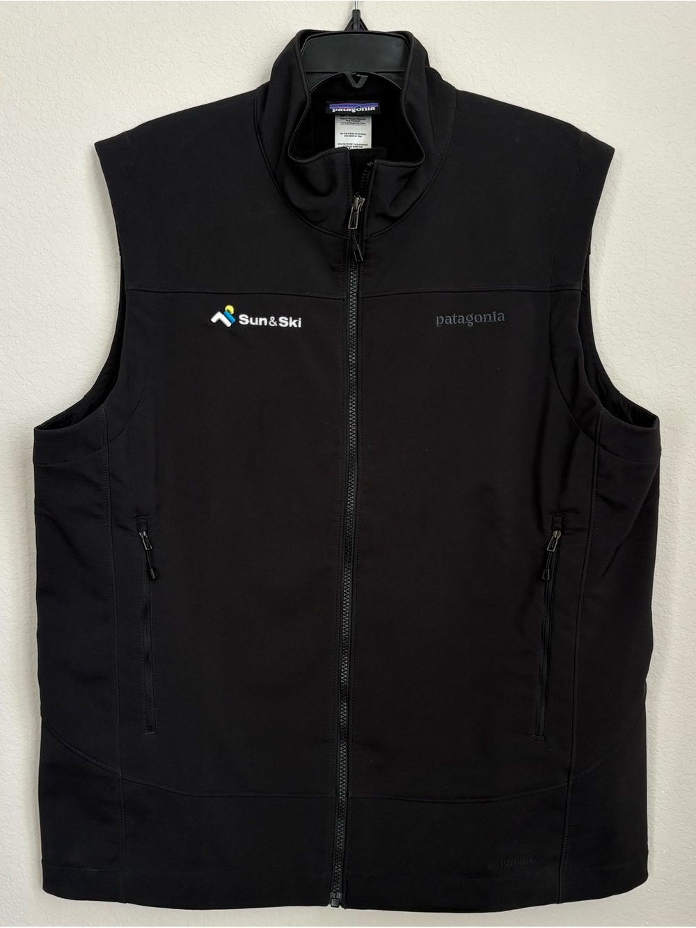 Patagonia Men's XL Hybrid Soft Shell Vest Black Company Logo Sun & Ski Full Zip